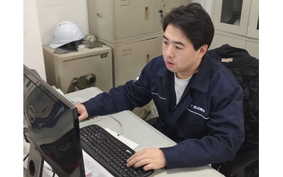 雙線作戰(zhàn)勇?lián)?dāng)  攻堅(jiān)克難顯本色 &mdash;&mdash;記電機(jī)電氣廠技術(shù)組長(zhǎng)兼生產(chǎn)組長(zhǎng)陳嘉奇